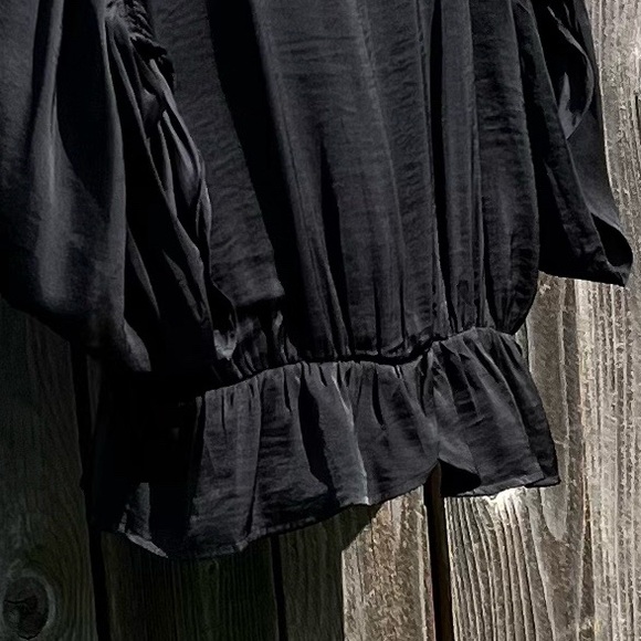 Marc New York black shirred top size small - Picture 4 of 16